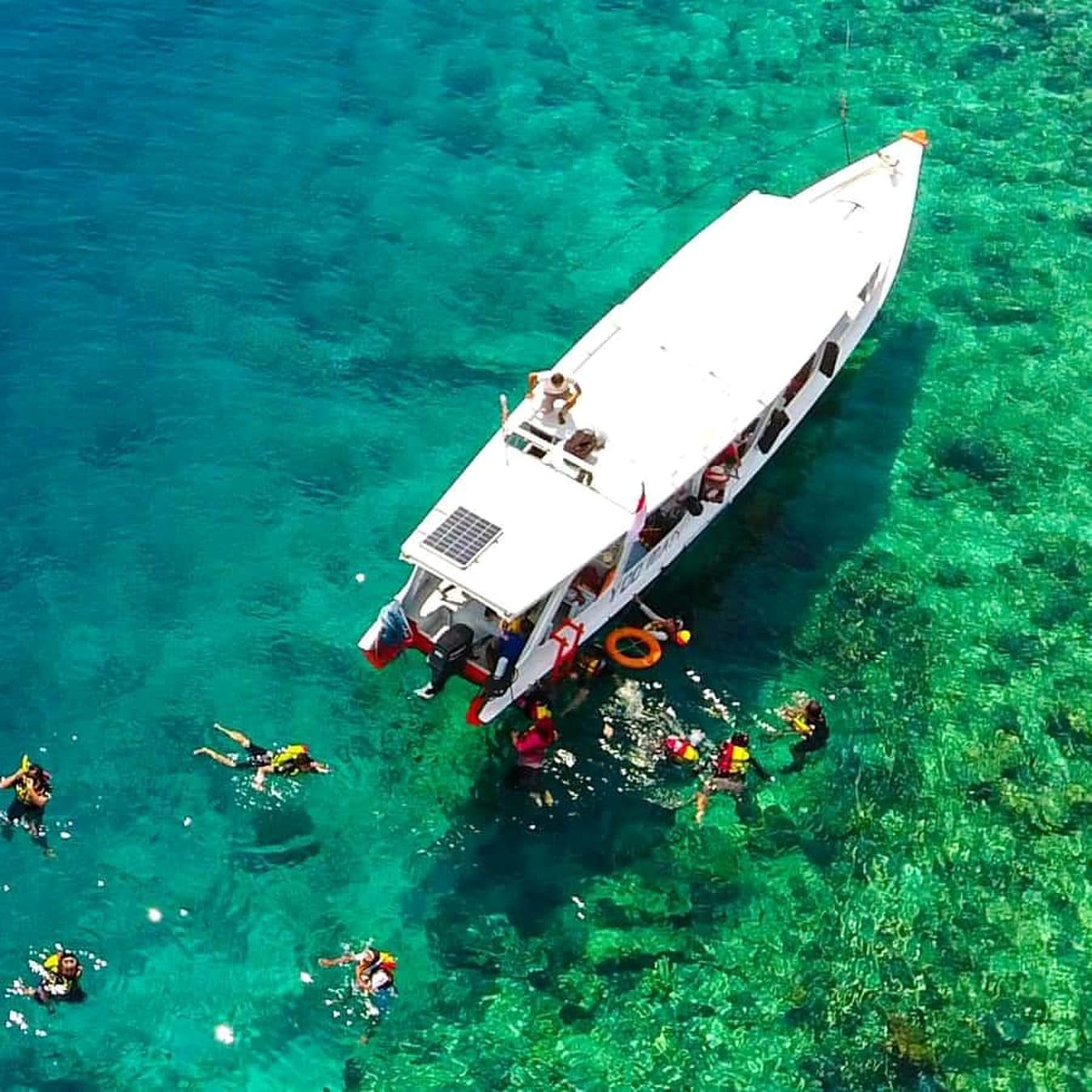 Shared snorkeling boat in Gili water