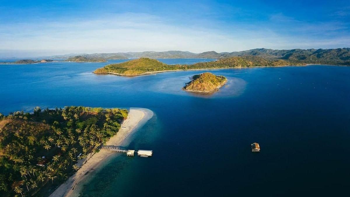 Island hopping from Gili Gede across the Sekotong islands
