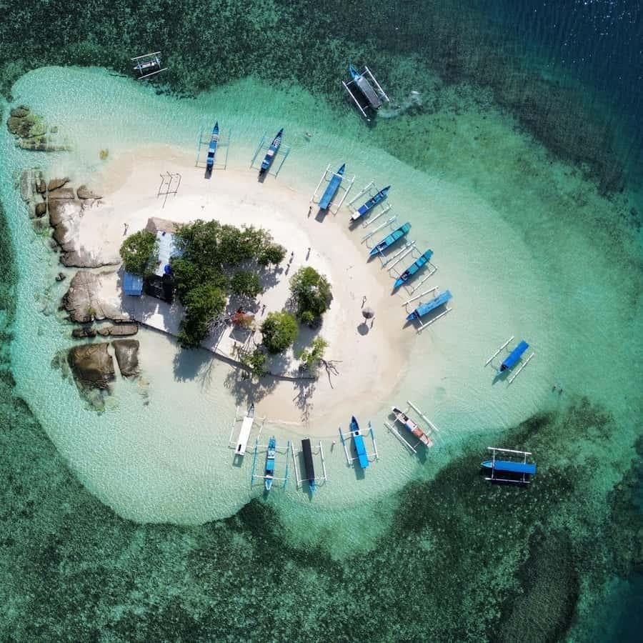 Boats circling the tiny island of Gili Kedis