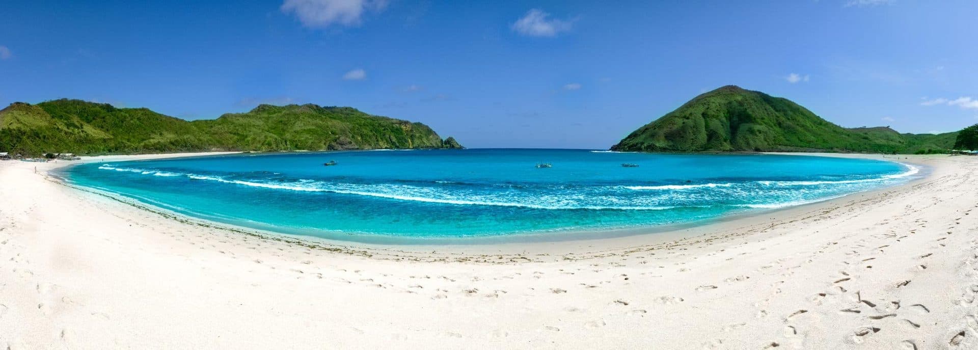 White-sand horseshoe bay at Mawun Beach